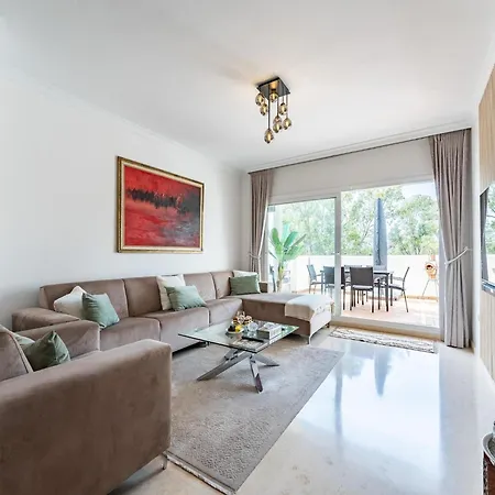 In Elviria With Terrace, Appartement Marbellac