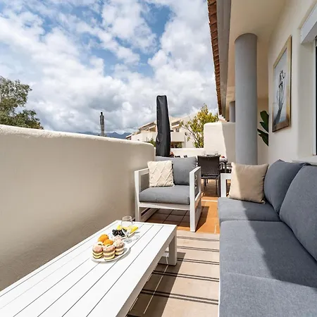 In Elviria With Terrace, Appartement *
