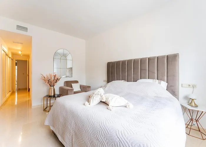 Appartement In Elviria With Terrace, Marbella