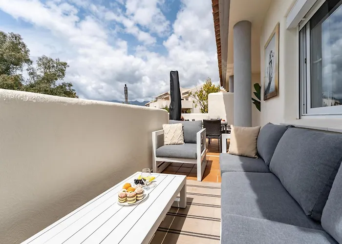 In Elviria With Terrace, Appartement *